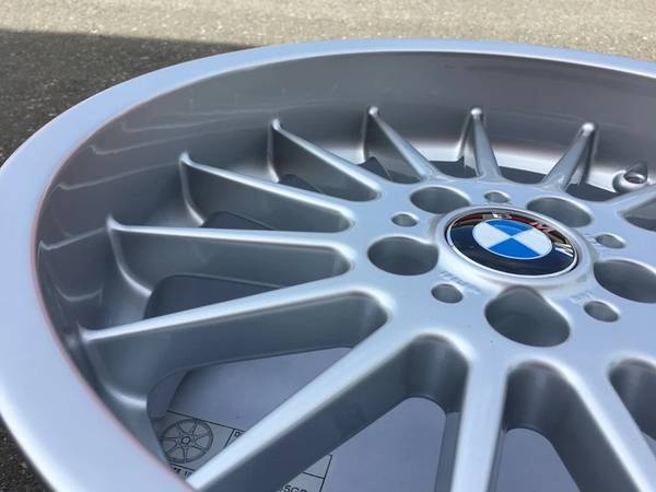 1 X RARE Genuine BMW Style 32 18x9 zadní Rim in showroom cond, dovoz Kanada — foto 4 z 5