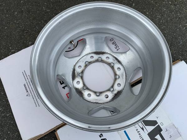 1 X single 17X6.5 Polished Alloy Rim GM 23467017 Silverado 3500, dovoz Kanada — foto 3 z 5