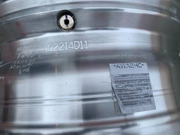 1 X single 17X6.5 Polished Alloy Rim GM 23467017 Silverado 3500, dovoz Kanada — foto 4 z 5