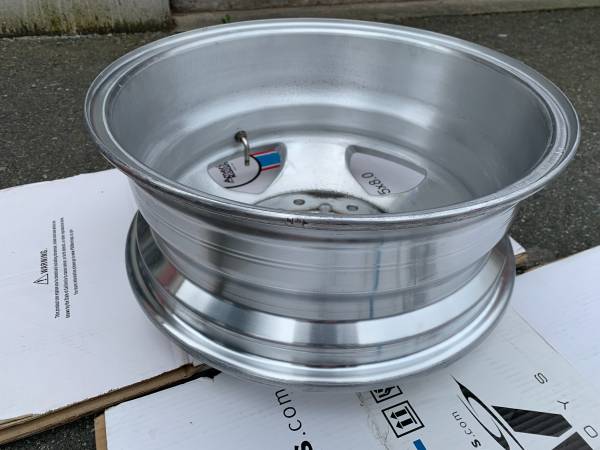 1 X single 17X6.5 Polished Alloy Rim GM 23467017 Silverado 3500, dovoz Kanada — foto 5 z 5