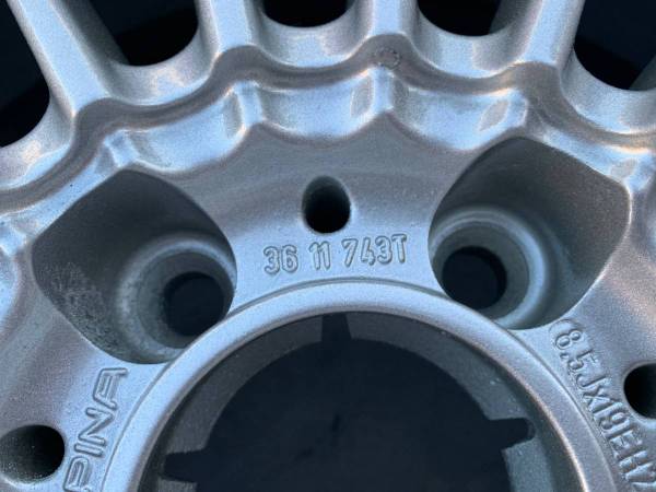 RARE Single Genuine 19X8.5 inch ALPINA classic rim ET20 72.56mm, dovoz Kanada — foto 4 z 5