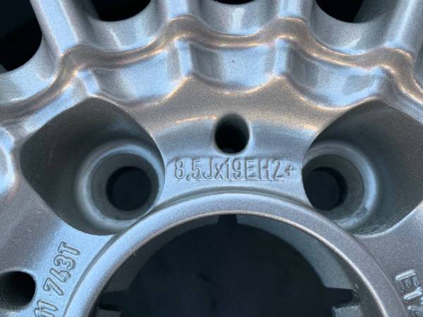 RARE Single Genuine 19X8.5 inch ALPINA classic rim ET20 72.56mm, dovoz Kanada — foto 5 z 5