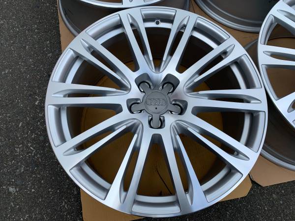 Set of Genuine Factory Audi A7 A8 20X9" rims Like new E-tron, dovoz Kanada — foto 3 z 5