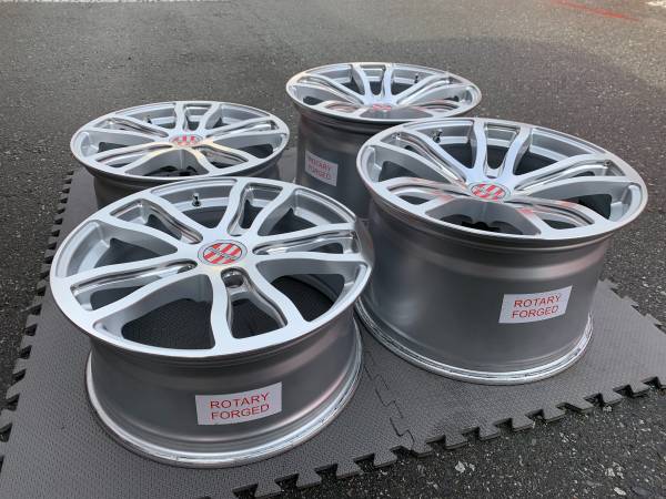 sada Forged Porsche Victor Equip 18X8 ET45 18X11 ET36 Like nový, dovoz Kanada — foto 3 z 5