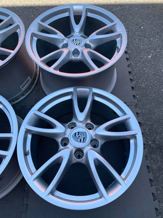 sada Genuine Porsche 18X8/11" 997 Targa 4 rims in exc cond, dovoz Kanada — foto 3 z 5