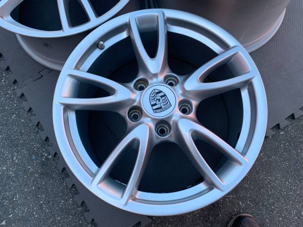 sada Genuine Porsche 18X8/11" 997 Targa 4 rims in exc cond, dovoz Kanada — foto 4 z 5