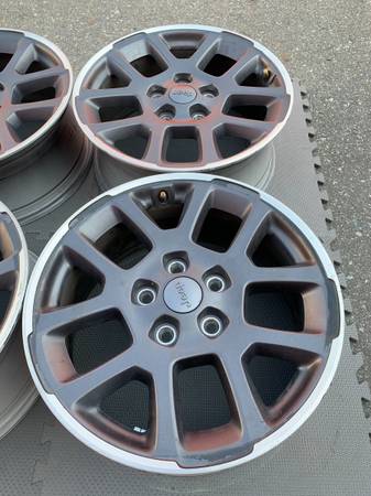 sada Jeep Gladiator 18" Factory OE Wheels 6KC89TRMAA, dovoz Kanada — foto 4 z 5