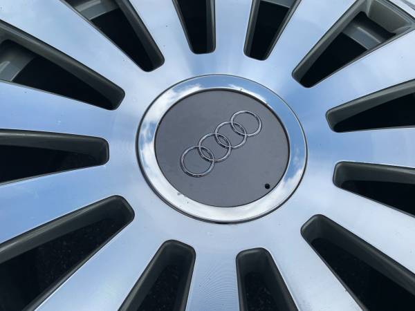 Stunning - Genuine Factory OE Audi A8 19" rims in exc použitý cond, dovoz Kanada — foto 4 z 5