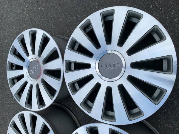 Stunning - Genuine Factory OE Audi A8 19" rims in exc použitý cond, dovoz Kanada — foto 5 z 5