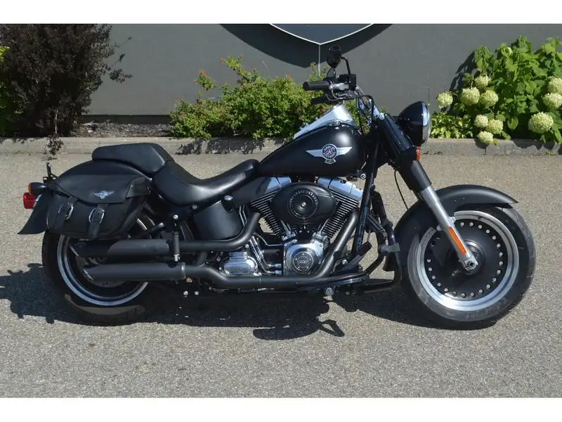 2012 Harley-Davidson FL, černá, dovoz Kanada — foto 1 z 7 2012 Harley-Davidson FL, černá, dovoz Kanada — foto 1 z 7