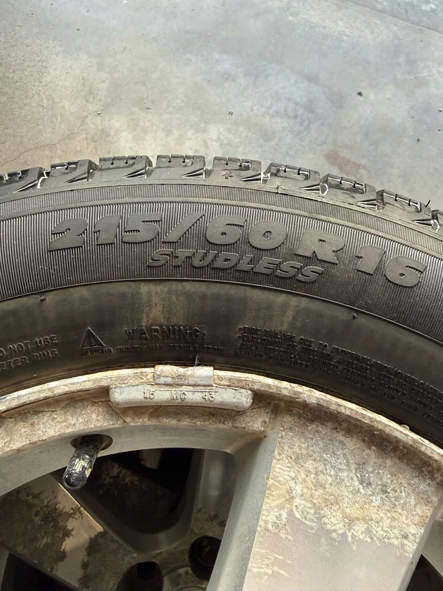 4 Michelin X-Ice 16 inch winter tires on rims, dovoz Kanada — foto 2 z 5
