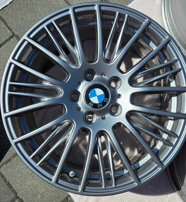 Genuine BMW Style 388 18" Rim sada with Centre Caps (sada 4), dovoz Kanada — foto 3 z 5