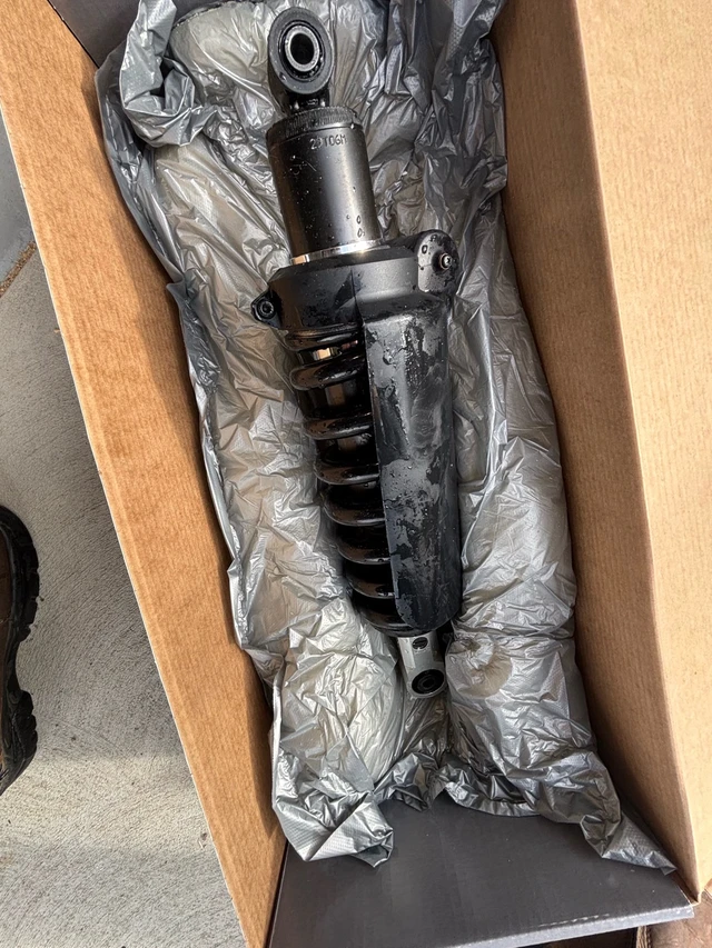 New take off rear shock. 2006-2012 bmw gsa, dovoz Kanada — foto 4 z 4