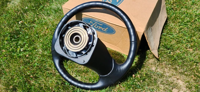 Ford Leather Steering Wheel, dovoz Kanada — foto 4 z 4