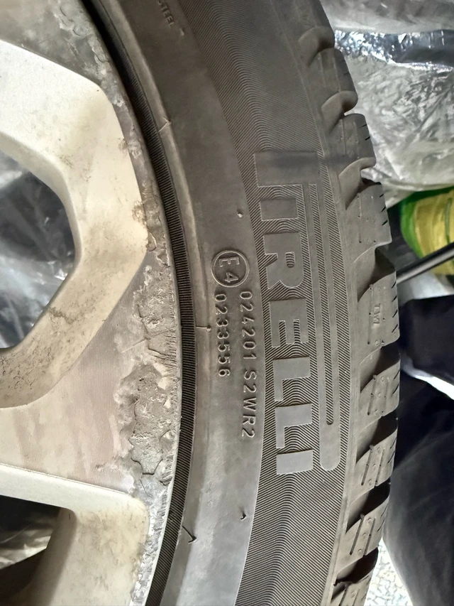Pirelli Sottozero 3 Winter Tires 235/45R18 + Honda OE Wheels, dovoz Kanada — foto 2 z 5