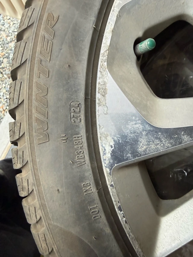 Pirelli Sottozero 3 Winter Tires 235/45R18 + Honda OE Wheels, dovoz Kanada — foto 3 z 5