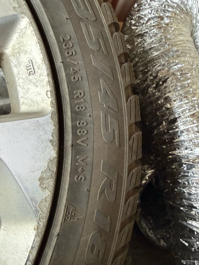 Pirelli Sottozero 3 Winter Tires 235/45R18 + Honda OE Wheels, dovoz Kanada — foto 5 z 5