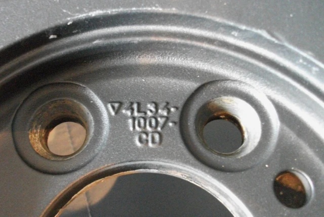 Ford F150, OE 18” Alloy Rims, Black, použitý, sada 4 w/ Hubcaps, černá, dovoz Kanada — foto 2 z 5