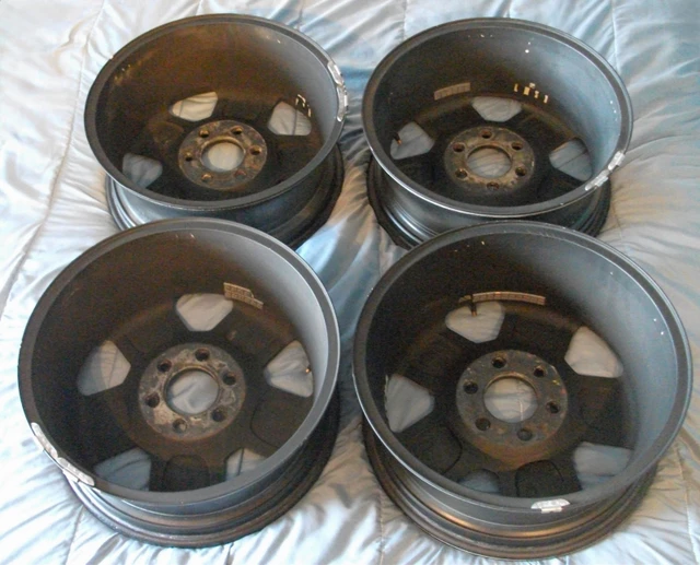 Ford F150, OE 18” Alloy Rims, Black, použitý, sada 4 w/ Hubcaps, černá, dovoz Kanada — foto 3 z 5