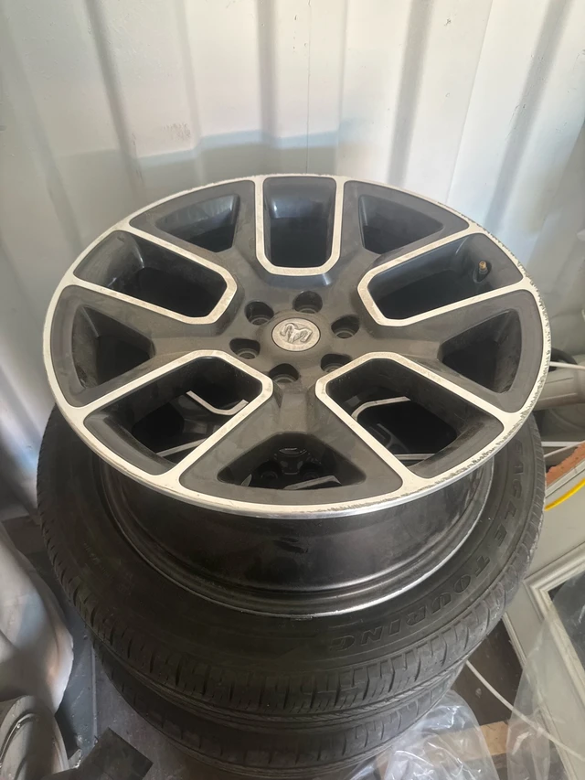 Ram 1500 Aluminum Alloy Mopar Rims, dovoz Kanada — foto 2 z 3