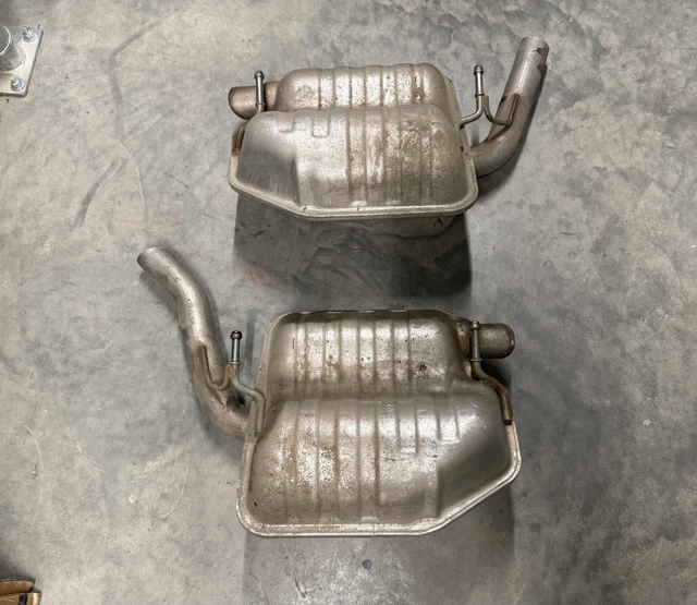 2023 Dodge Challenger 3.6L V6 OE Mopar zadní Mufflers – pár, dovoz Kanada — foto 4 z 4