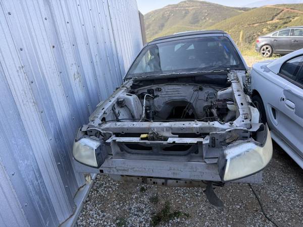 2003 Mustang GT Convertible Body Shell & Misc Parts, dovoz USA — foto 10 z 12