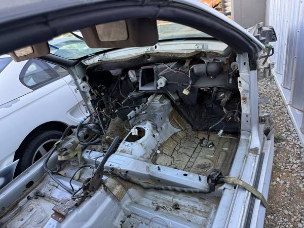 2003 Mustang GT Convertible Body Shell & Misc Parts, dovoz USA — foto 11 z 12
