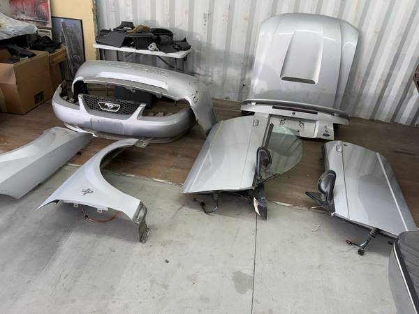 2003 Mustang GT Convertible Body Shell & Misc Parts, dovoz USA — foto 4 z 12