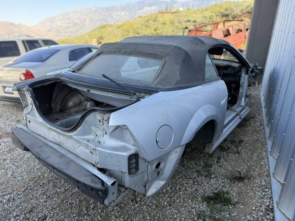 2003 Mustang GT Convertible Body Shell & Misc Parts, dovoz USA — foto 6 z 12