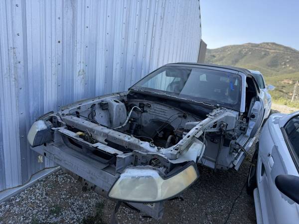 2003 Mustang GT Convertible Body Shell & Misc Parts, dovoz USA — foto 9 z 12