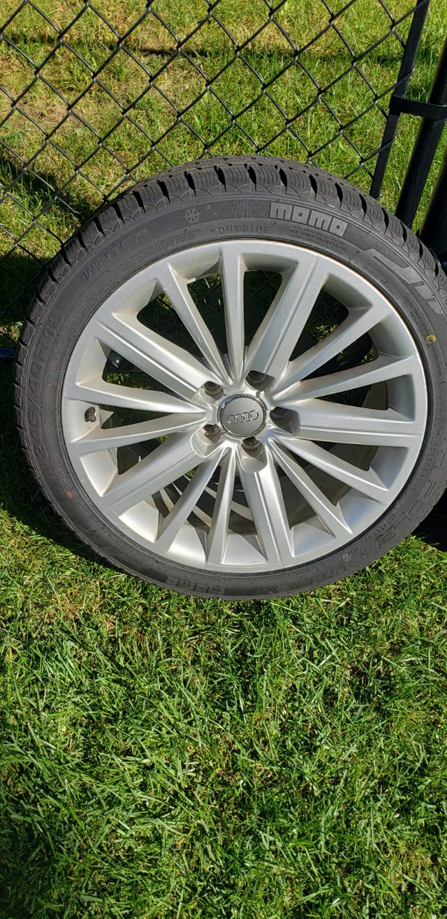 Mags Audi OE 18 pouces avec pneus d'hiver 245/40/18, dovoz Kanada — foto 2 z 5