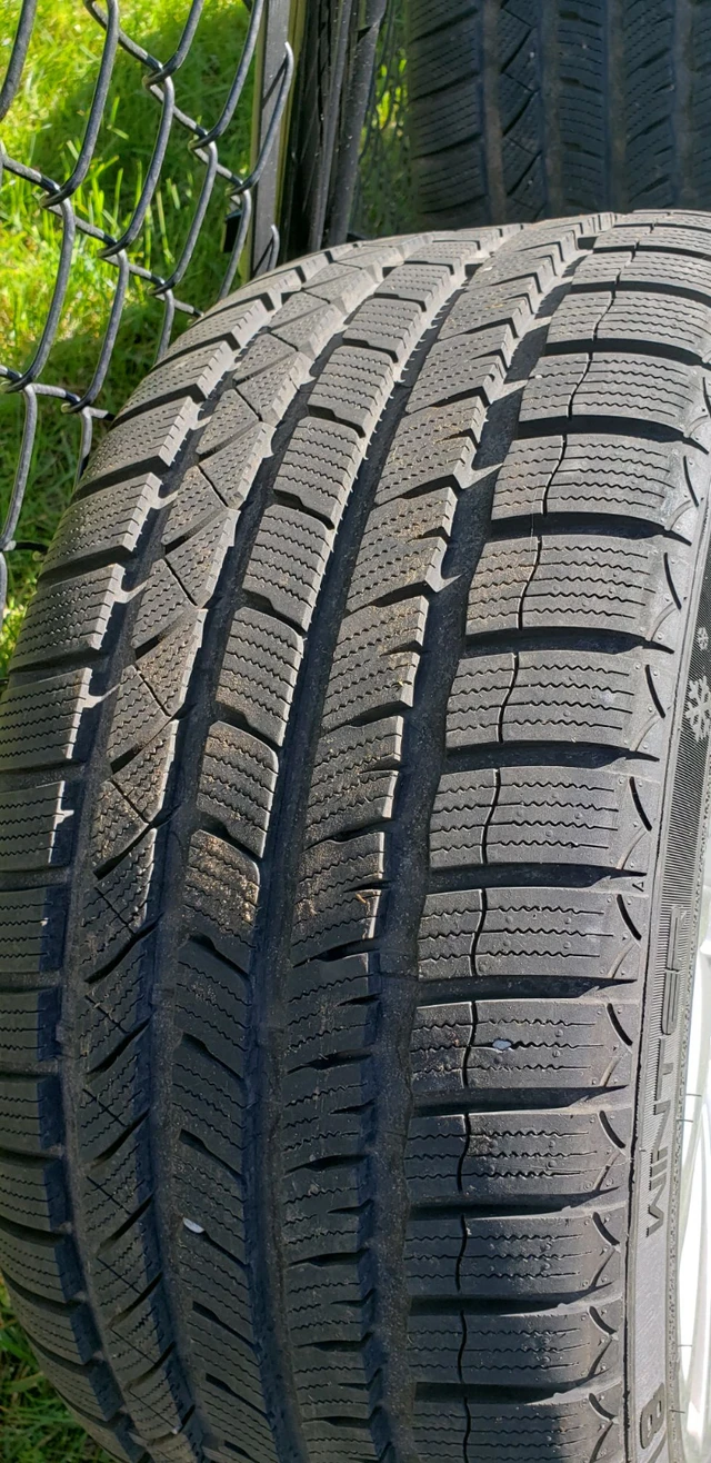 Mags Audi OE 18 pouces avec pneus d'hiver 245/40/18, dovoz Kanada — foto 3 z 5