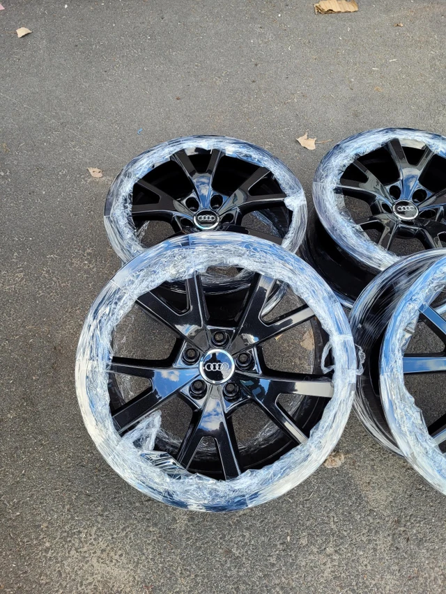 19" Audi A7 S-Line OE Wheels By Ronal Gloss Black- 5x112 - MINT, černá, dovoz Kanada — foto 2 z 5