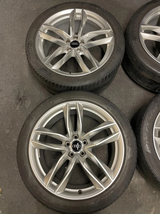 Kola — Audi A8, dovoz Kanada — foto 3 z 5