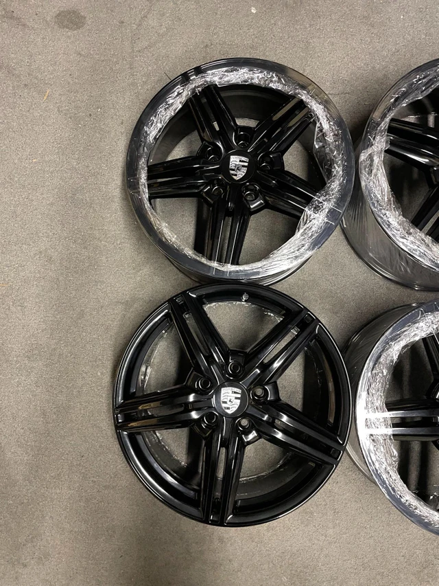 19" Porsche Cayenne OE Wheels by Ronal - 5x130 - MINT, dovoz Kanada — foto 3 z 5