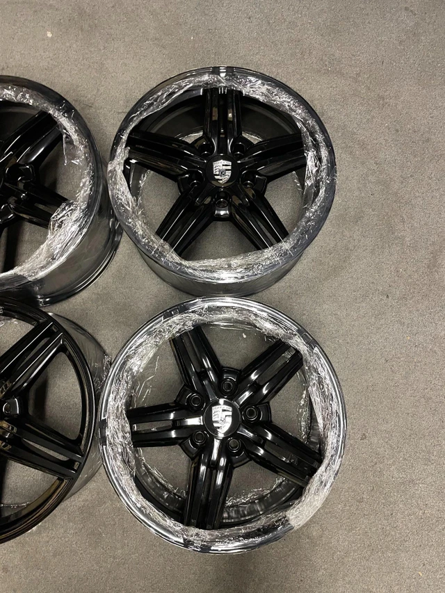 19" Porsche Cayenne OE Wheels by Ronal - 5x130 - MINT, dovoz Kanada — foto 4 z 5