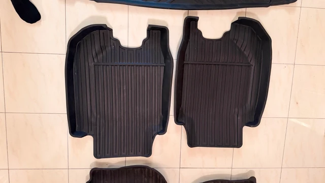 2016-2022 HONDA HR-V ORIGINAL FLOOR AND TRUNK MATS, dovoz Kanada — foto 3 z 4