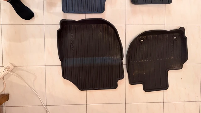 2016-2022 HONDA HR-V ORIGINAL FLOOR AND TRUNK MATS, dovoz Kanada — foto 4 z 4