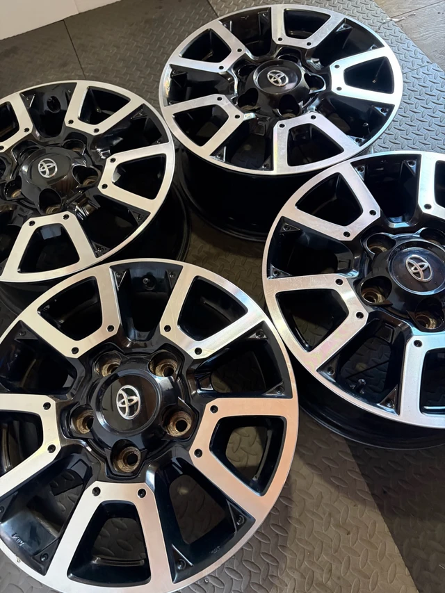 4 mags 18" pouces OE Toyota Tundra, dovoz Kanada — foto 2 z 5