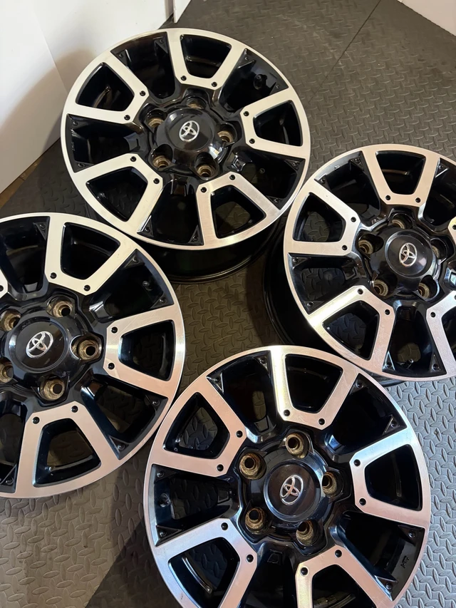 4 mags 18" pouces OE Toyota Tundra, dovoz Kanada — foto 3 z 5