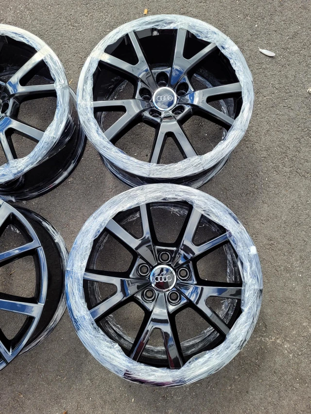 18" Audi OE Wheels - 5x112 - Gloss Black, černá, dovoz Kanada — foto 3 z 5