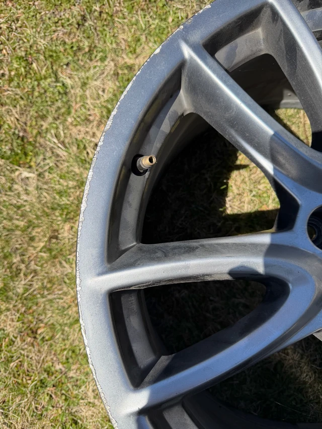 2011 Ford Mustang OE 19 inch (4 rims), dovoz Kanada — foto 2 z 3