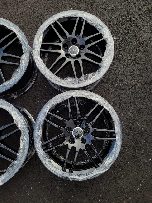 Kola — Audi A8, dovoz Kanada — foto 3 z 5