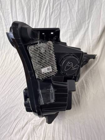 OE Chevrolet Bolt světlomet, dovoz USA — foto 3 z 7