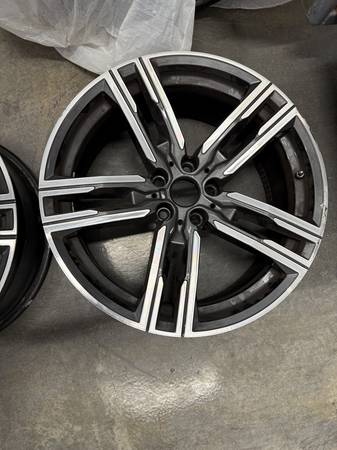 BMW OE 19" Rims. 5 Rims - 2 přední, 3 zadní from 2023 M850ix, dovoz USA — foto 2 z 9