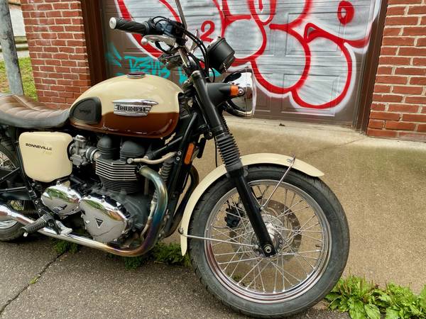 2011 Triumph, hnědá, dovoz Kanada — foto 10 z 11