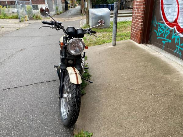 2011 Triumph, hnědá, dovoz Kanada — foto 2 z 11