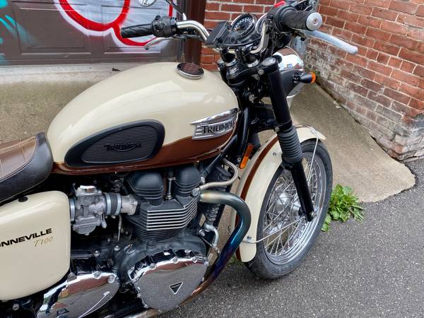 2011 Triumph, hnědá, dovoz Kanada — foto 5 z 11