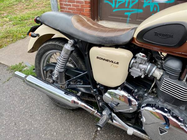 2011 Triumph, hnědá, dovoz Kanada — foto 6 z 11