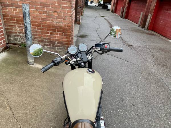 2011 Triumph, hnědá, dovoz Kanada — foto 8 z 11